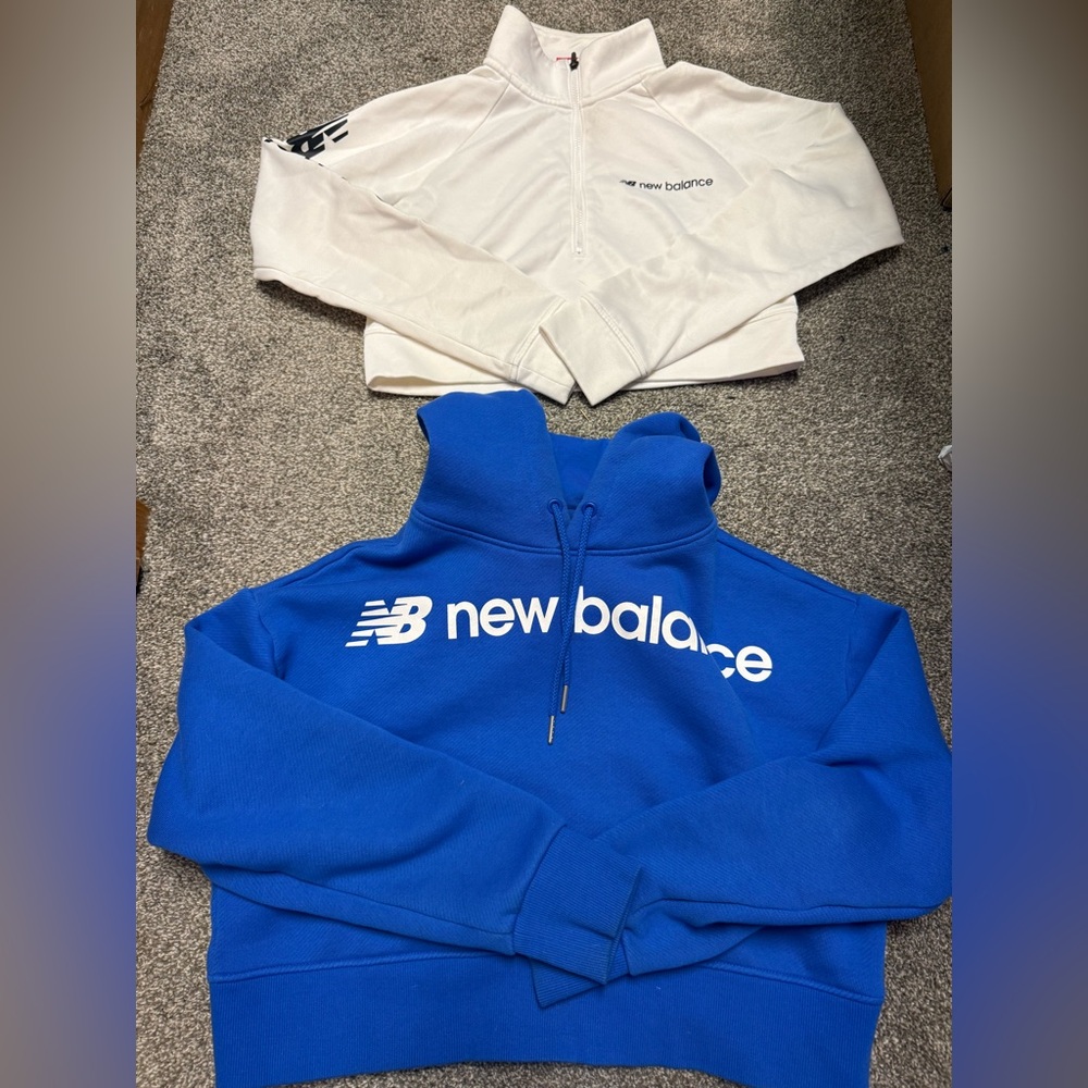 New Balance Cropped sweatshirts